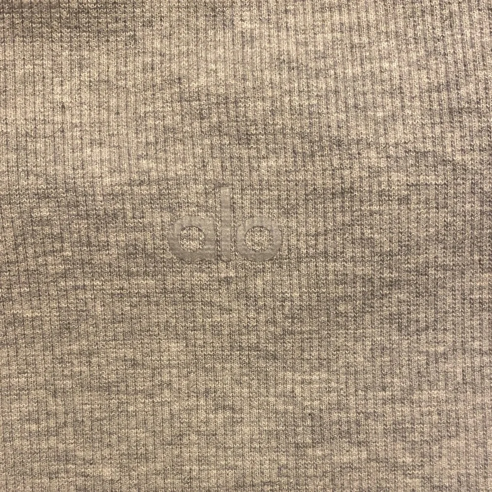 ALO Yoga Women's XL tank with built in bra - Picture 4 of 4